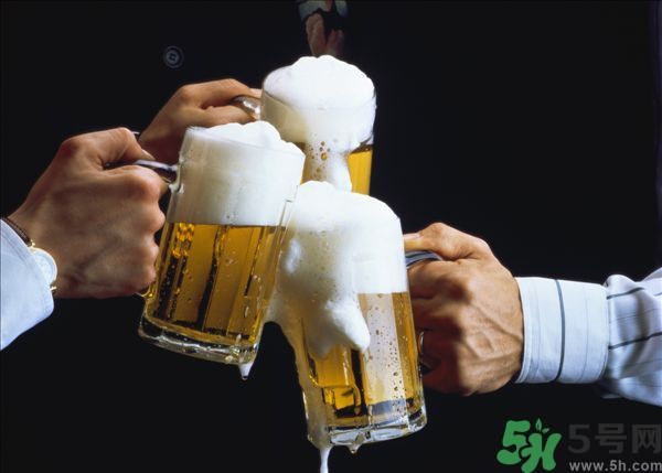 喝酒怎樣才能不傷身？飲酒要注意些什么？