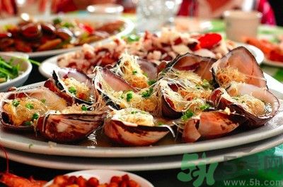 吃海鮮能喝啤酒嗎？吃海鮮為什么不能喝啤酒？