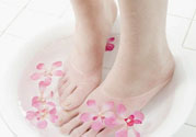 用涼水洗腳還是熱水洗腳好？為什么熱水比涼水洗腳要好？