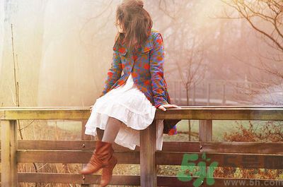 翹二郎腿小腿會(huì)長(zhǎng)粗嗎？翹二郎腿會(huì)影響健康嗎？