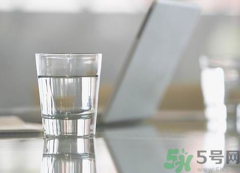 白開水隔幾天還能喝嗎？喝白開水要注意什么？