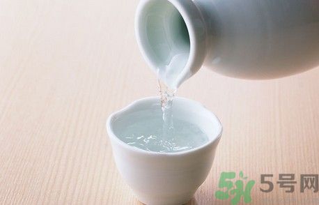 白酒能代替料酒做菜嗎？白酒可以用來做菜嗎？