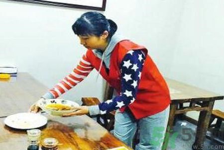 患癌女子為什么拒收捐款？患癌女子拒收捐款是怎么回事？