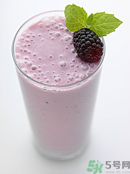 桑葚泡酒男人可以喝嗎？桑葚泡酒男人喝好不好？