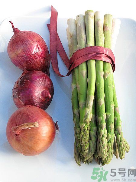 蘆筍和洋蔥能一起吃嗎？蘆筍和洋蔥怎么炒好吃？
