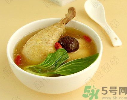 燉雞湯怎么去腥？燉雞湯很腥要怎做才好？