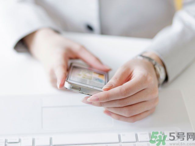 低頭族會造成哪些肌膚問題？低頭族要注意什么？