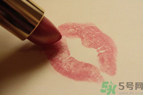 脖子上的吻痕怎么快速去掉?脖子上的草莓印怎么快速消除 脖子上的吻痕怎么快速去掉?脖子上的草莓印怎么快速消除