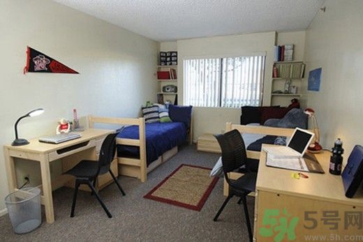 和討厭的人住在一個宿舍是一種怎樣的體驗？