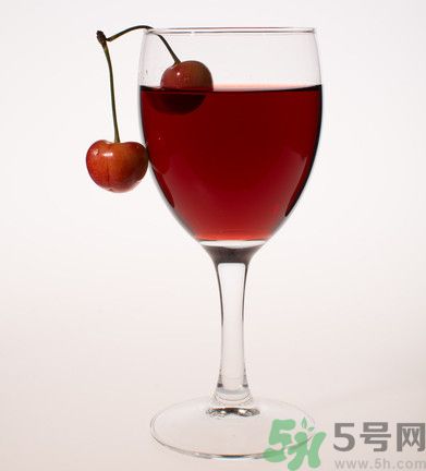 櫻桃泡酒能治療痛風嗎？櫻桃泡酒能喝嗎？