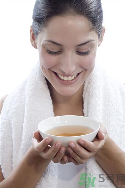 荷葉冬瓜減肥茶有什么功效？荷葉冬瓜減肥茶適宜什么人喝？