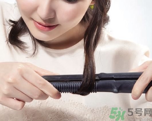 中長微卷鮑伯頭怎么弄？大人味浪漫鮑伯頭