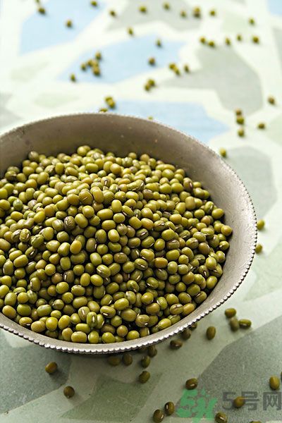 綠豆和紅豆一起吃會(huì)過(guò)敏嗎？綠豆不能和哪些食物一起吃？