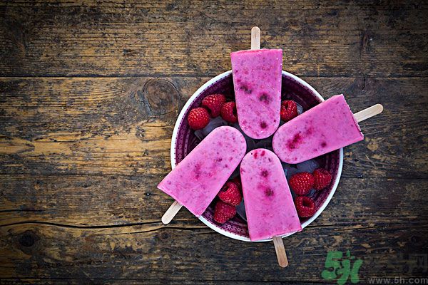 冰淇淋和什么最配？冰淇淋和什么一起搭配好吃？