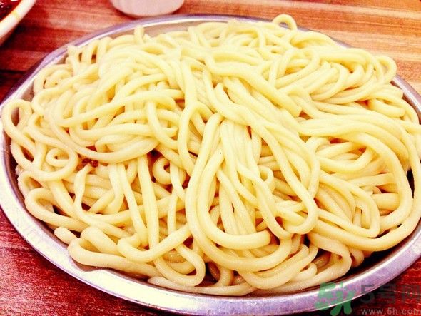 每天晚上吃白面條會(huì)長(zhǎng)胖嗎？吃白面有什么好處呢？