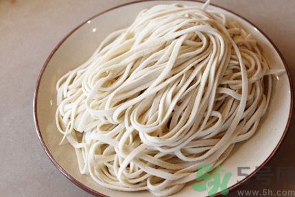 每天晚上吃白面條會(huì)長(zhǎng)胖嗎？吃白面有什么好處呢？