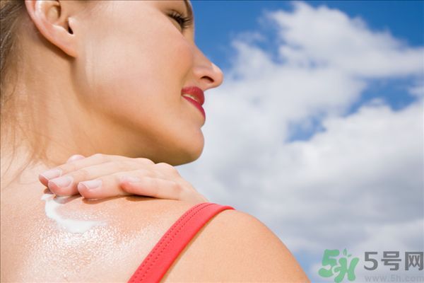 為什么涂了防曬霜還是會曬黑？涂防曬霜要注意什么？