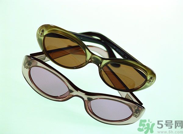 怎樣防止眼睛曬傷？怎樣挑選防曬眼鏡？