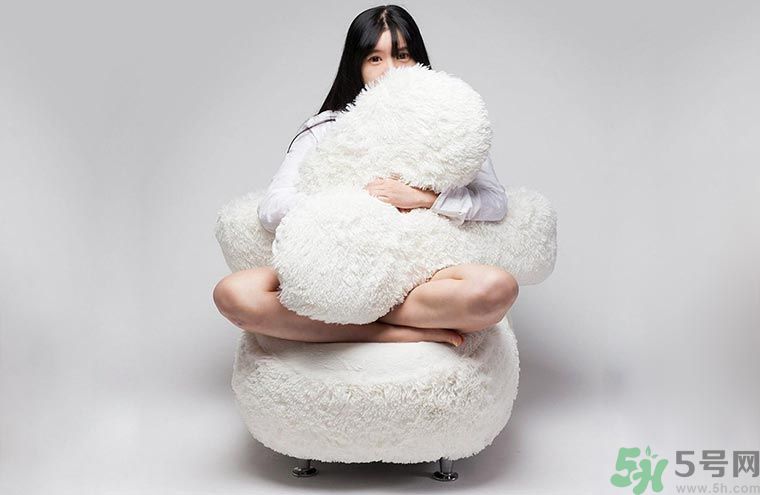 一個(gè)人適合什么樣的沙發(fā)？選購(gòu)沙發(fā)要注意什么？