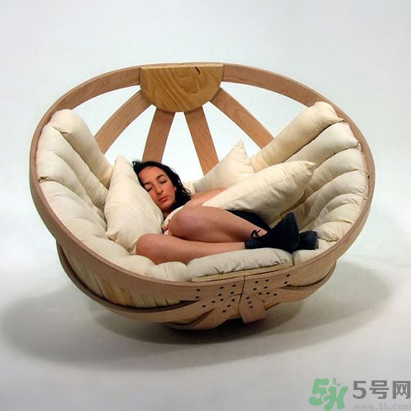 一個(gè)人適合什么樣的沙發(fā)？選購(gòu)沙發(fā)要注意什么？