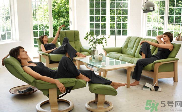 一個(gè)人適合什么樣的沙發(fā)？選購(gòu)沙發(fā)要注意什么？