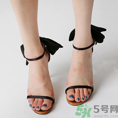 腳心長(zhǎng)水泡是怎么回事？腳心長(zhǎng)水泡怎么辦？