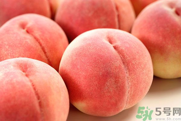 菠蘿可以和桃子一起吃嗎？菠蘿和桃子一起吃可以嗎？