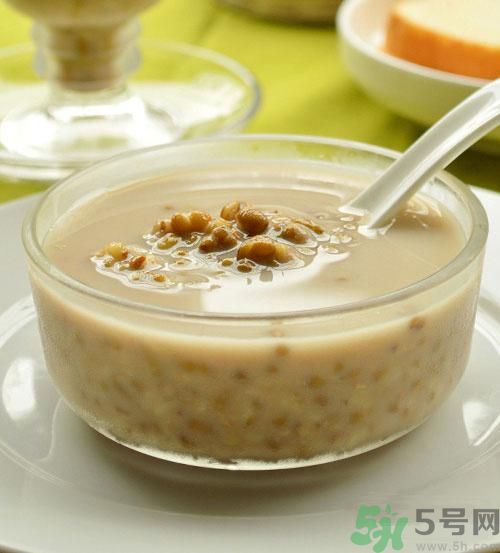 孩子發(fā)燒能吃冰淇淋嗎？感冒發(fā)燒可以吃雪糕嗎？