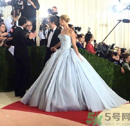 夜光裙為什么會發(fā)光？夜光裙有害嗎？