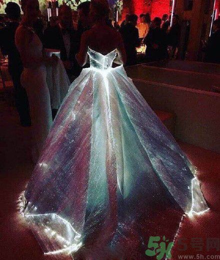 夜光裙為什么會發(fā)光？夜光裙有害嗎？