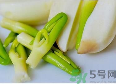 新鮮蓮子生吃好嗎？蓮子能連心一起吃嗎？