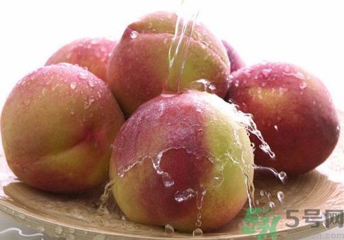 桃子吃多了容易便秘嗎？桃子吃多了會(huì)肚子疼嗎？