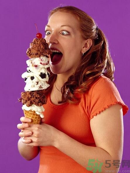 吃冰淇淋會上火嗎？吃冰淇淋長痘是怎么回事？