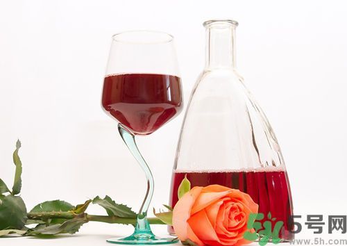 喝紅酒可以美容嗎？喝紅酒有什么好處？