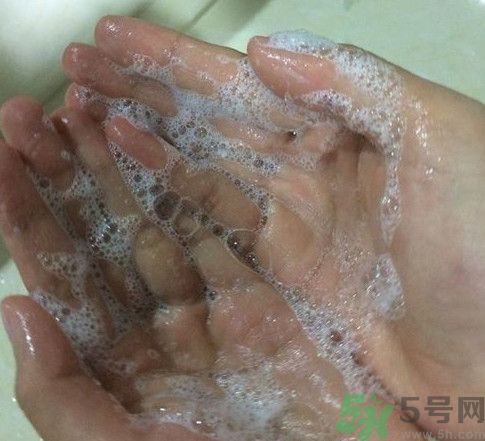 一人一方龍腦祛痘凈顏洗面奶怎么樣？好用嗎？