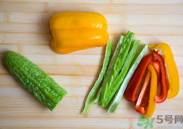 茉莉花綠茶加苦瓜能減肥嗎？茉莉花和苦瓜泡水喝嗎？