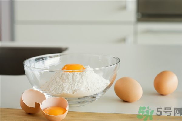 檸檬汁蛋清面粉做面膜能祛斑嗎？檸檬汁蛋清面粉能做面膜嗎？