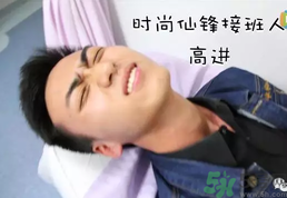 大一男生哭著打電話給媽媽是怎么回事？