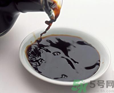 炒菜用白醋還是米醋好？白醋可以用來炒菜嗎？