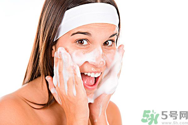 黑頭和螨蟲是一樣嗎？黑頭和螨蟲有什么區(qū)別？