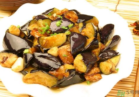 如何炒茄子不變色呢？怎么炒茄子才能不變色？