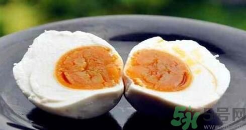 吃咸鴨蛋會上火嗎？吃咸鴨蛋可以降火嗎？