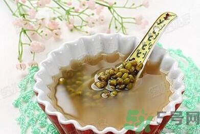 菊花晶能喝綠豆湯一起喝嗎？菊花晶和綠豆湯可以一起喝嗎？