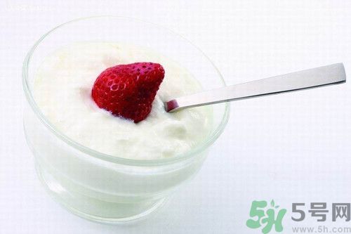 腹脹可以喝酸奶嗎?腹脹喝酸奶會(huì)怎么樣