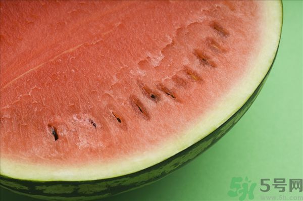 西瓜放冰箱可以放幾天？西瓜放冰箱隔夜能吃嗎？