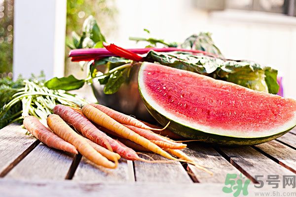 西瓜放冰箱可以放幾天？西瓜放冰箱隔夜能吃嗎？