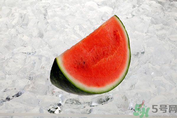 西瓜放冰箱可以放幾天？西瓜放冰箱隔夜能吃嗎？