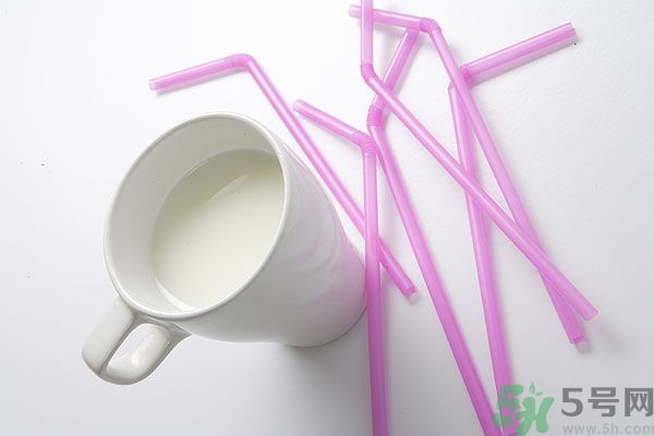 夏天運(yùn)動(dòng)后吃西瓜好嗎？夏天運(yùn)動(dòng)后喝什么解暑？