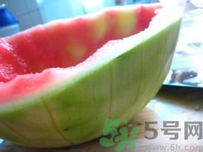 西瓜皮能敷臉嗎？怎么用西瓜皮敷臉？