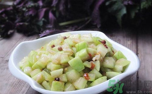 西瓜皮能敷臉嗎？怎么用西瓜皮敷臉？